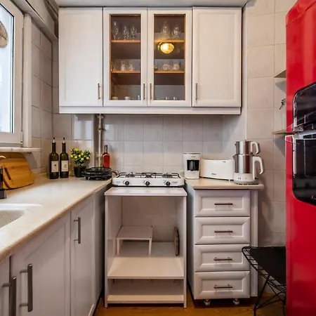Spacious 2 Bedroom In Nisantasi Διαμέρισμα