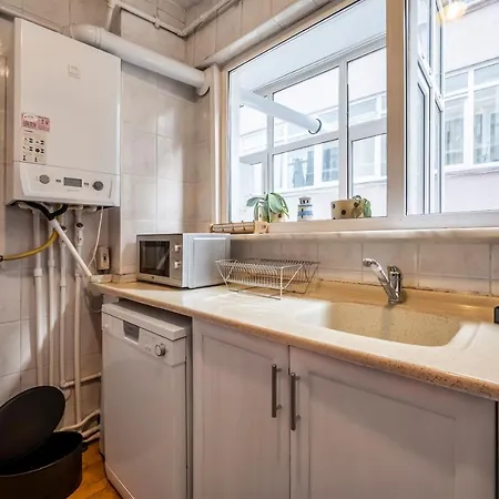 Spacious 2 Bedroom In Nisantasi Διαμέρισμα