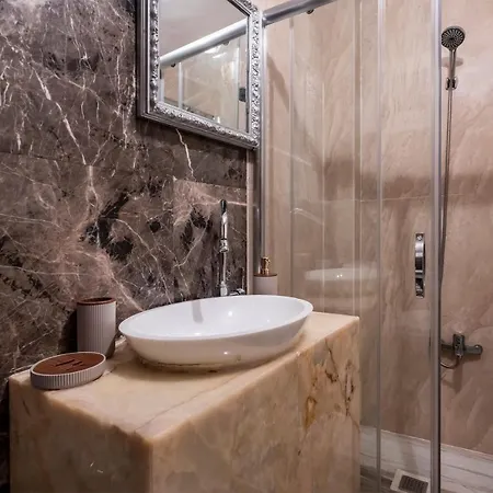 Spacious 2 Bedroom In Nisantasi